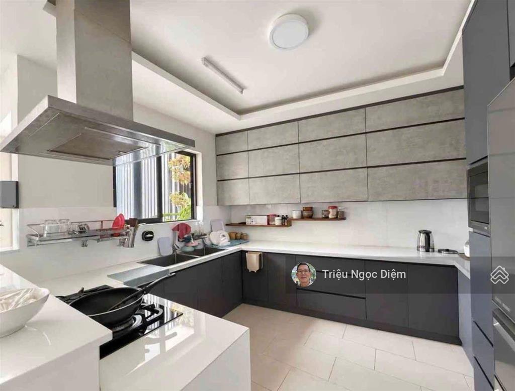 72 tỷ biệt thự mặt tiền lê trực bình thạnh 412m2 đất
biệt thự mặttiền gần 800m2 sàn đang kinh doanh
