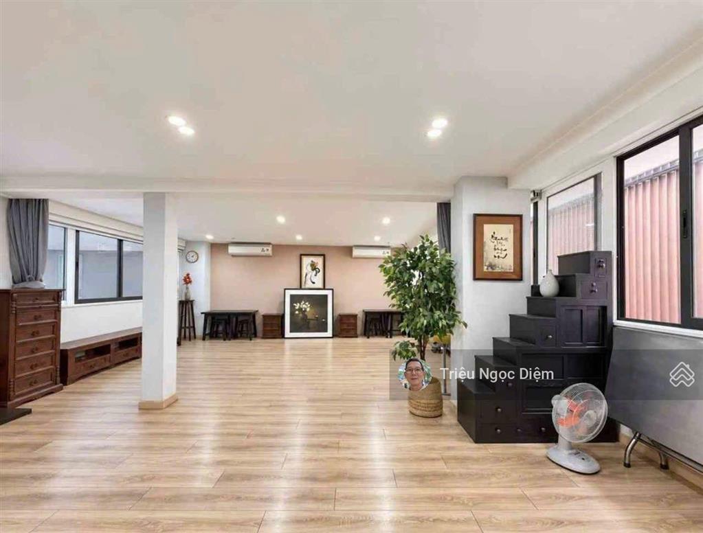 72 tỷ biệt thự mặt tiền lê trực bình thạnh 412m2 đất
biệt thự mặttiền gần 800m2 sàn đang kinh doanh