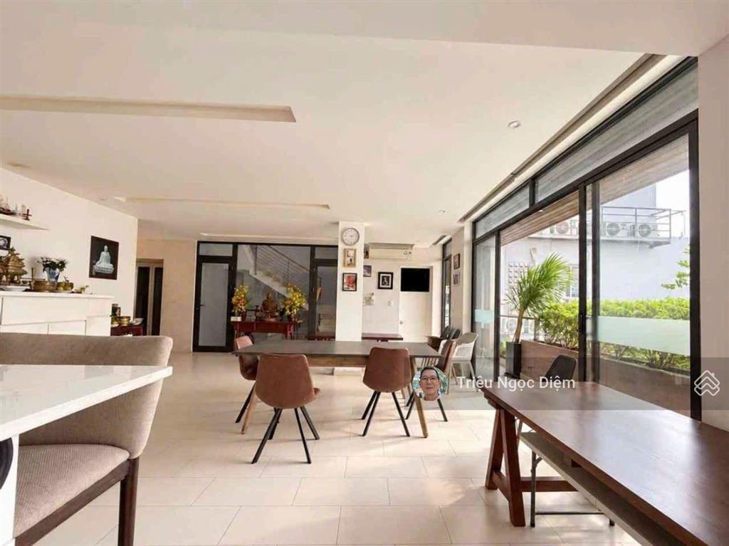 72 tỷ biệt thự mặt tiền lê trực bình thạnh 412m2 đất
biệt thự mặttiền gần 800m2 sàn đang kinh doanh