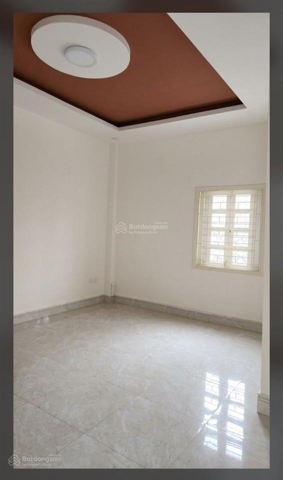 9,3 tỷ nhà 3 tầng, hẻm 5m bán vị trí sát mặt tiền lê văn sỹ, quận 3 hiếm có.