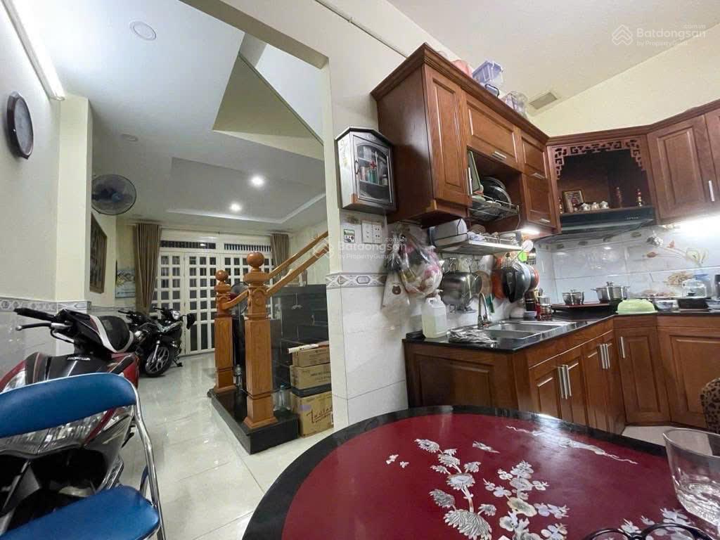 Bán nhà có sân để xe 4*22m, nhỉnh 4 tỷ, gần ubnd p long trường, nhiều cây xanh