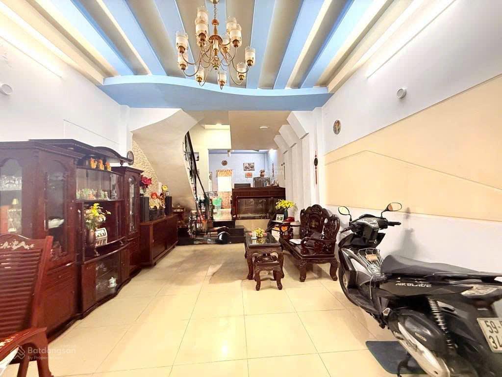 Bán nhà 3 tầng  gần ngã tư thủ đức  chỉ 5.95 tỷ  đường oto 6m