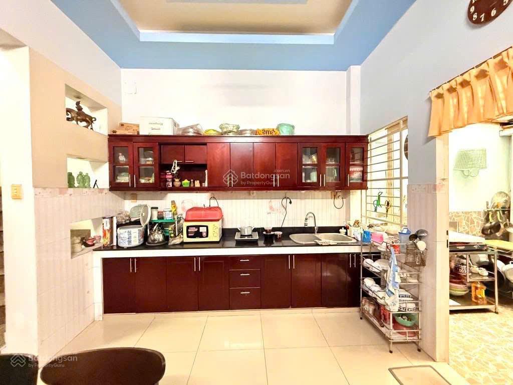 Bán nhà 3 tầng  gần ngã tư thủ đức  chỉ 5.95 tỷ  đường oto 6m