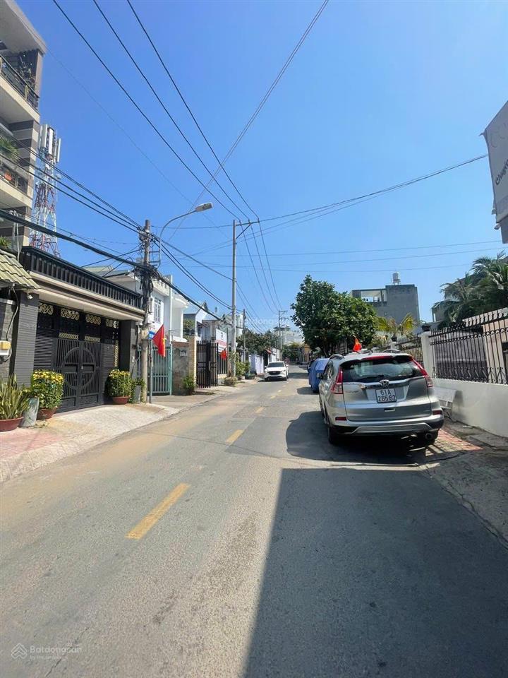 Đất mt đường 6.3 tỷ  gần trường dương văn thì  lã xuân oai  đường oto tránh