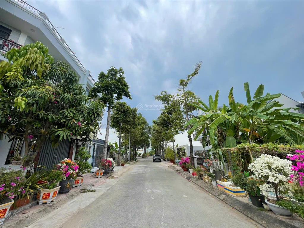 Bán đất 5.8*18m, nhỉnh 6 tỷ, ngay ngã 3 liên phường & bưng ông thoàn, đường oto tránh