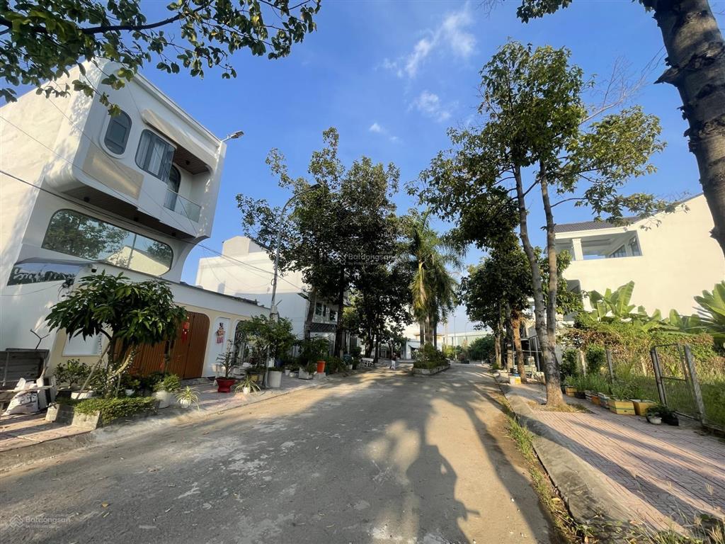 Bán đất 5.8*18m, nhỉnh 6 tỷ, ngay ngã 3 liên phường & bưng ông thoàn, đường oto tránh