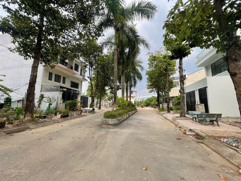 Bán đất 5.8*18m, nhỉnh 6 tỷ, ngay ngã 3 liên phường & bưng ông thoàn, đường oto tránh