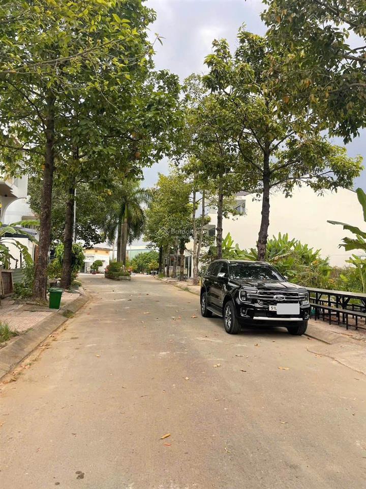 Bán đất 5.8*18m, nhỉnh 6 tỷ, ngay ngã 3 liên phường & bưng ông thoàn, đường oto tránh