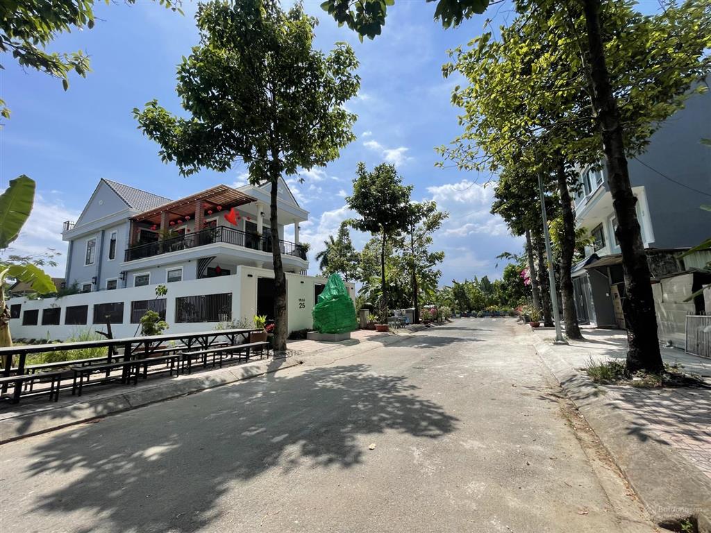 Bán đất 5.8*18m, nhỉnh 6 tỷ, ngay ngã 3 liên phường & bưng ông thoàn, đường oto tránh