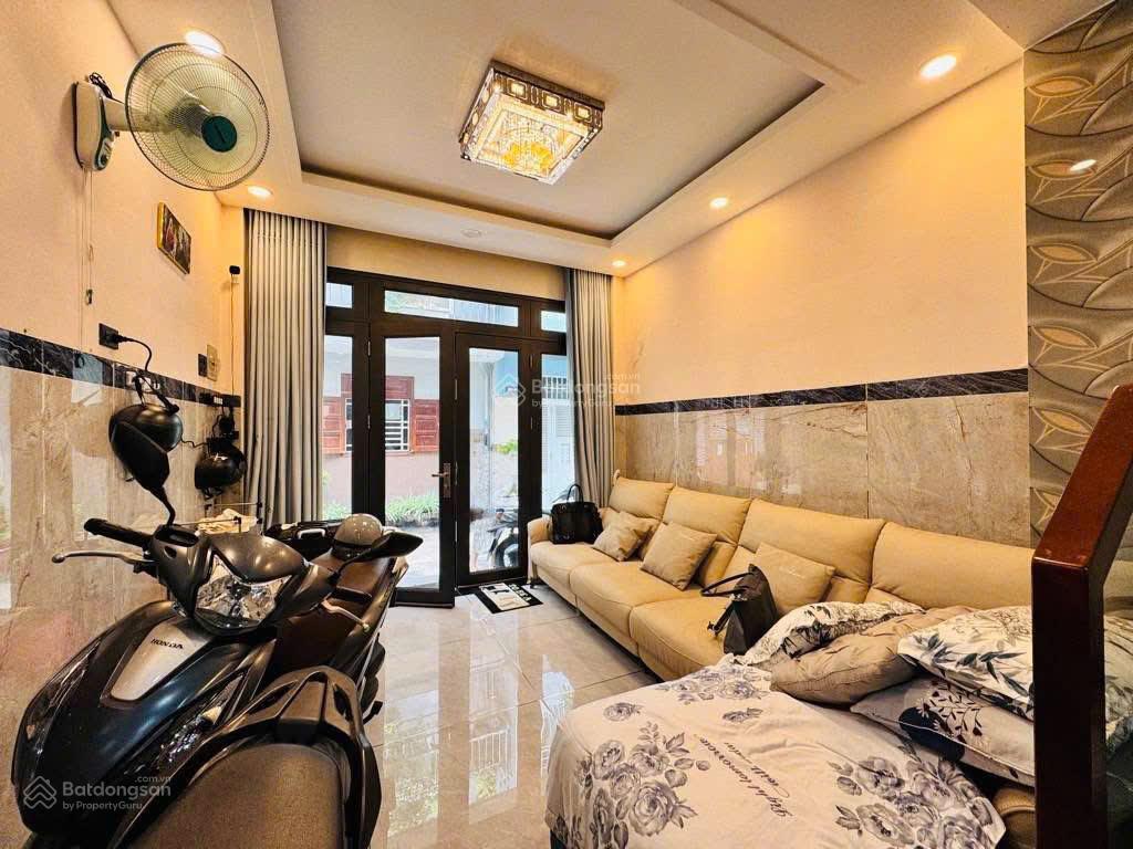 Đẹp từ ánh nhìn đầu tiên  ngay ngã 3 man thiện và lê văn việt  2 tầng 68m2 3pn  chỉ 4,68 tỷ