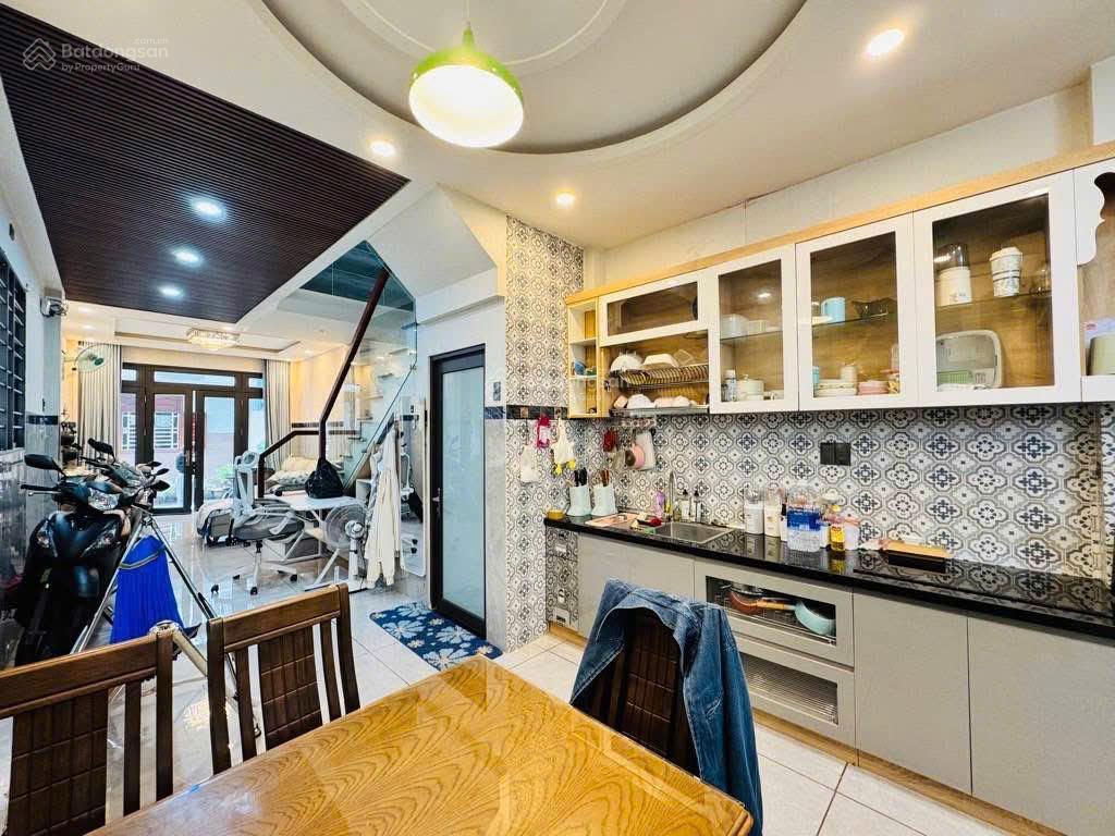 Đẹp từ ánh nhìn đầu tiên  ngay ngã 3 man thiện và lê văn việt  2 tầng 68m2 3pn  chỉ 4,68 tỷ