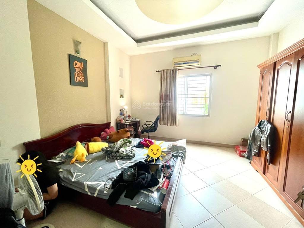 Bán nhà 3 tầng 84m2 (5*18m)  6,5 tỷ, gần ngã 4 thủ đức, hxh thông ra lê văn việt