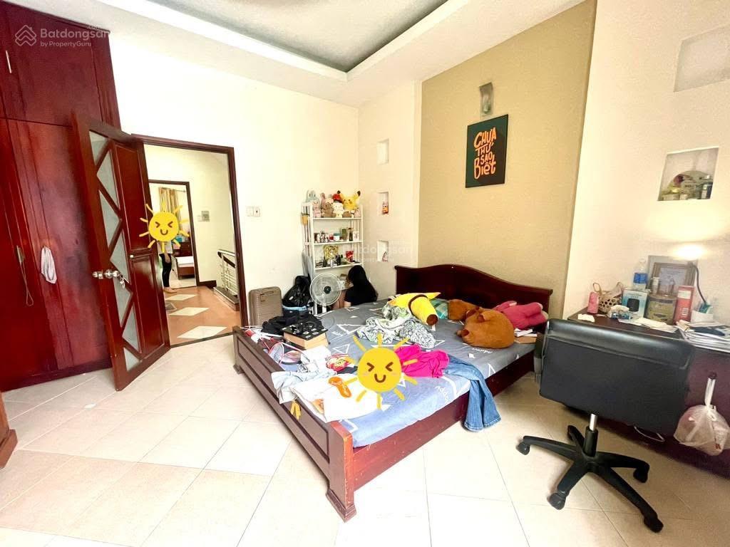 Bán nhà 3 tầng 84m2 (5*18m)  6,5 tỷ, gần ngã 4 thủ đức, hxh thông ra lê văn việt
