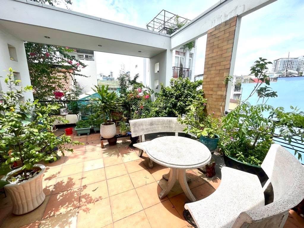 Bán nhà 3 tầng 84m2 (5*18m)  6,5 tỷ, gần ngã 4 thủ đức, hxh thông ra lê văn việt