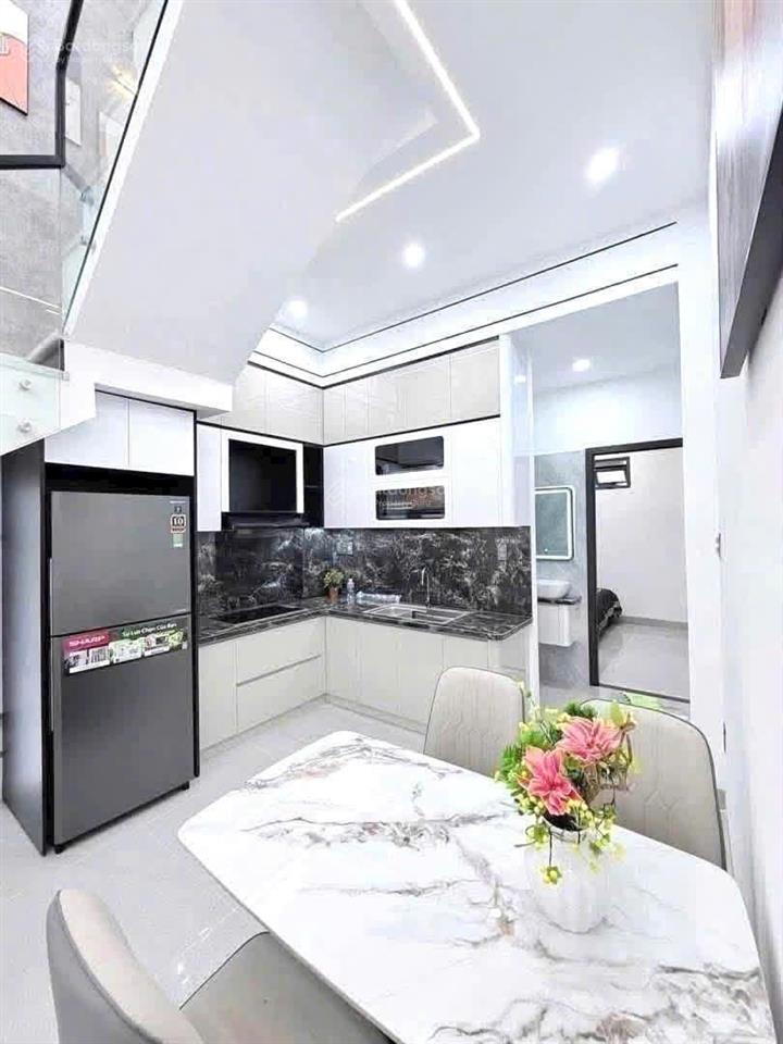 Nhà gần chợ long trường  3 tầng (mới)  4pn, 4wc đường 8m  gấp bán chủ giảm chỉ còn 4,6 tỷ
