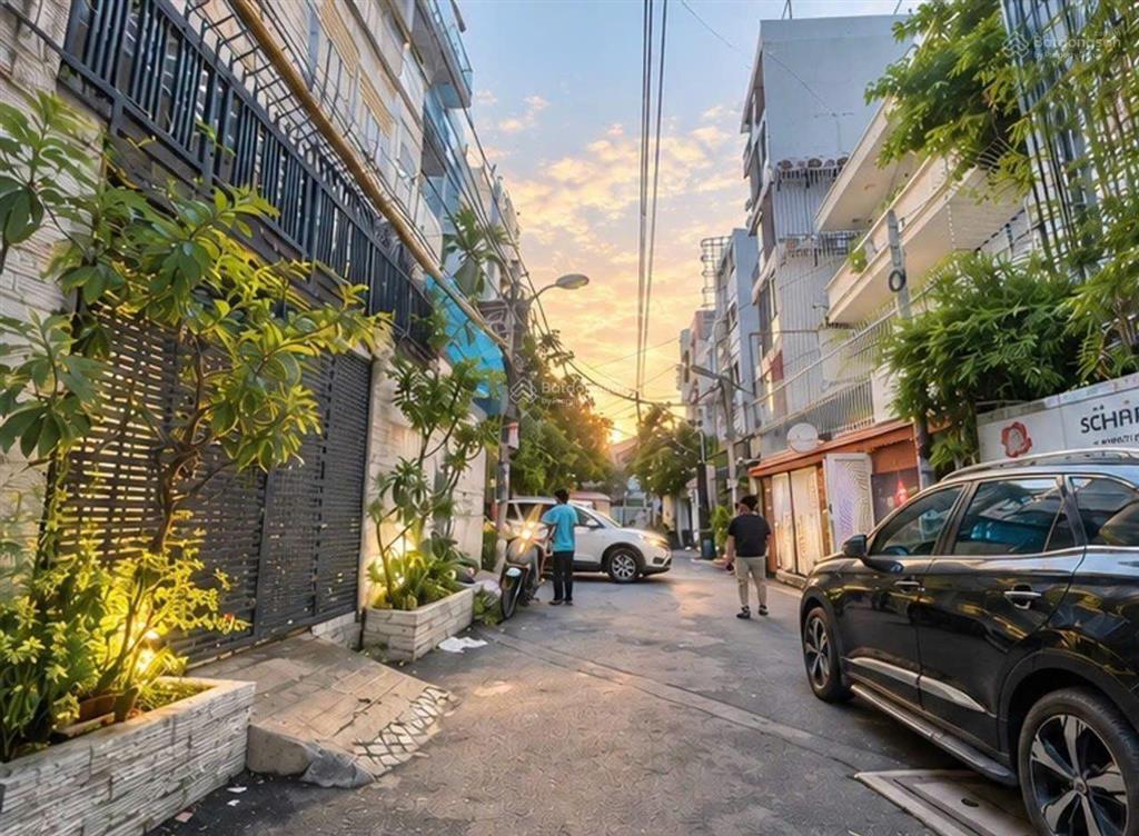 Ngay phước long b  đường oto 8m thông thoáng  chỉ 4.9 t/ỷ  ngang 5m  nhà mới vào ở ngay