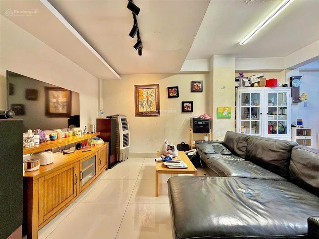 Ngay phước long b  đường oto 8m thông thoáng  chỉ 4.9 t/ỷ  ngang 5m  nhà mới vào ở ngay