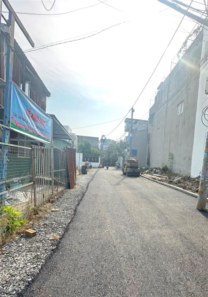 Lô góc 2 mặt tiền linh đông 100m2 chỉ hơn 6 tỷ, ô tô vào nhà, sát vành đai 2, ngay chung cư 4s.