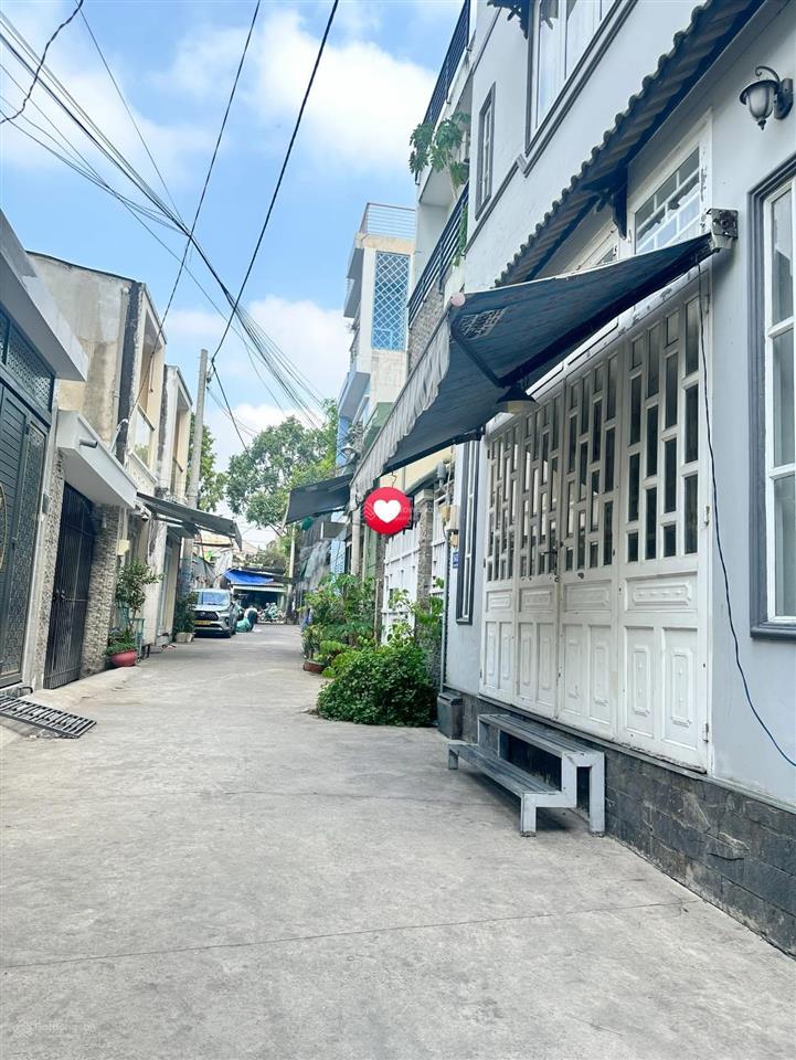 Căn này mà bạn bỏ qua thì tiếc cả đời!!! nhú 6 tỷ mà hẻm xe hơi tránh, vài bước ra mặt tiền đường.
