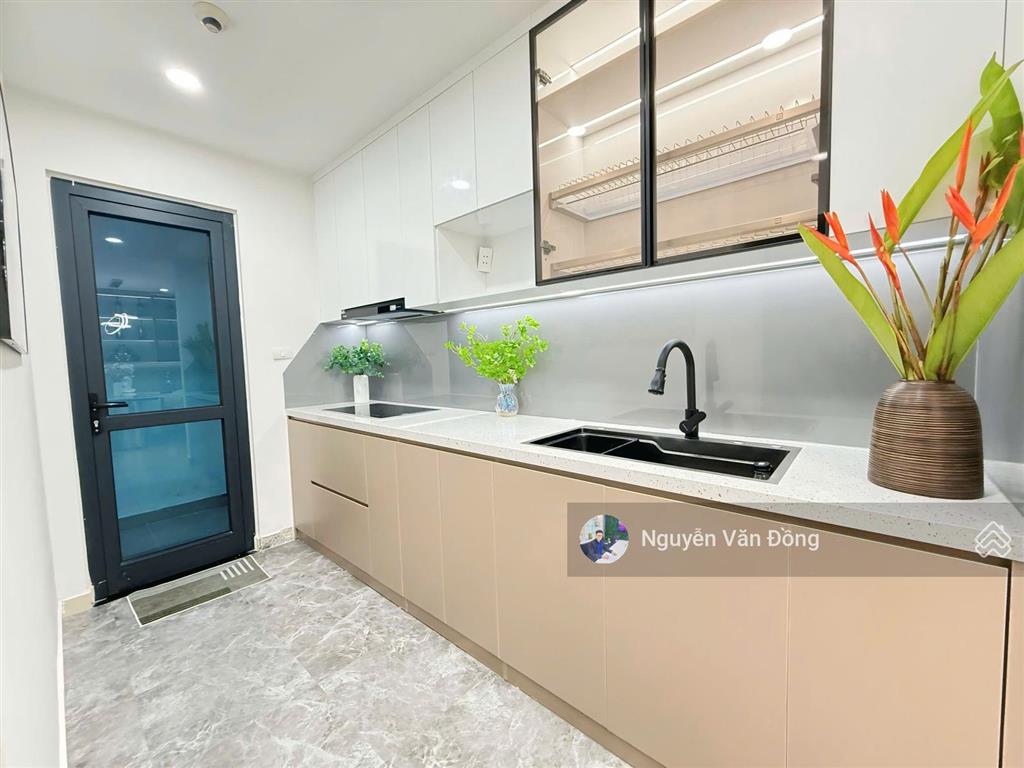 Chính chủ bán căn hộ cao cấp vinhomes metropolis, sổ đỏ sang tên ngay, nội thất để lại đầy đủ đồ