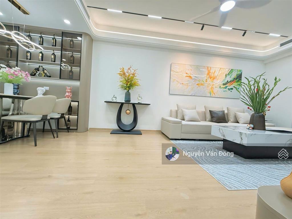 Chính chủ bán căn hộ cao cấp vinhomes metropolis, sổ đỏ sang tên ngay, nội thất để lại đầy đủ đồ