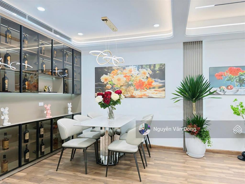 Chính chủ cần bán căn hộ tâm huyết, thiết kế 3 ngủ đẹp, sổ đỏ sẵn giao dịch, tặng kèm nội thất