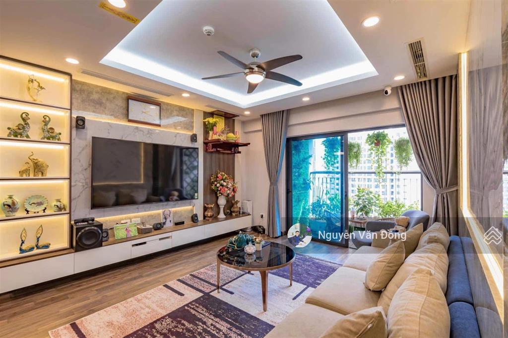 Bán căn hộ góc 3 ngủ 120m2 cực hiếm, sổ đỏ sẵn giao dịch, tặng lại full đồ đẹp, có sẵn slot ô tô