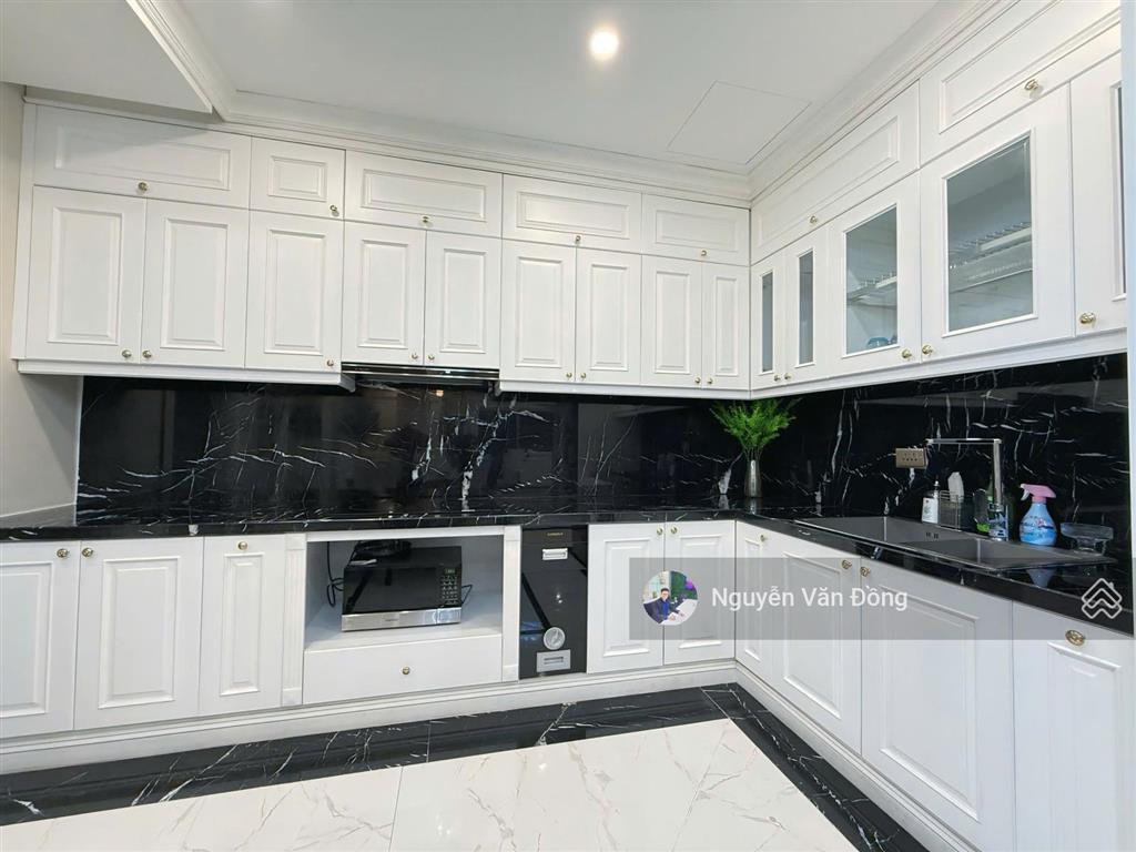 Gia đình bán căn góc 3 pn, view đẹp the zei mỹ đình, nội thất full xịn, sổ đỏ sẵn, có slot ô tô