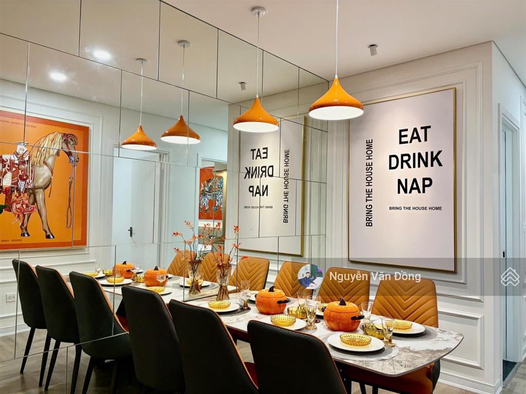 Giá tốt nhất thị trường  cần bán căn hộ tầng đẹp, sổ đỏ sẵn giao dịch, tặng lại full đồ nội thất