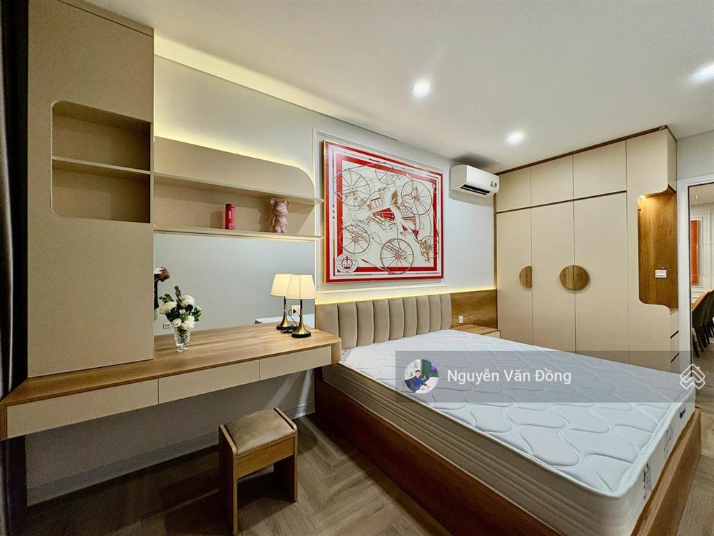 Giá tốt nhất thị trường  cần bán căn hộ tầng đẹp, sổ đỏ sẵn giao dịch, tặng lại full đồ nội thất