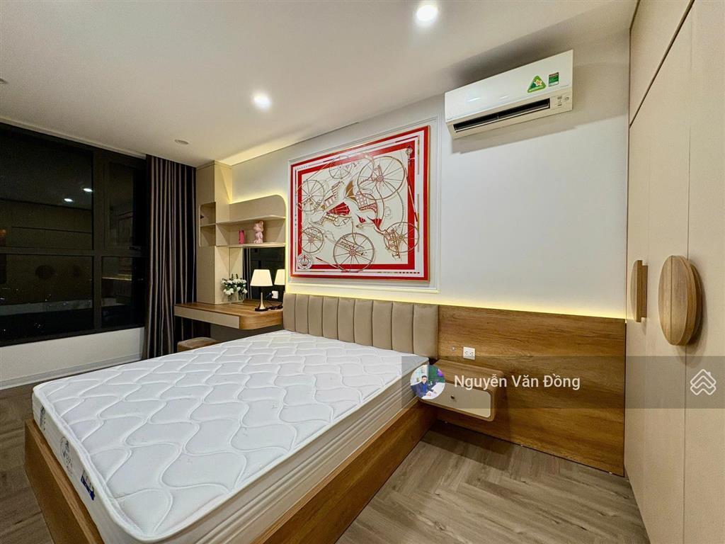 Giá tốt nhất thị trường  cần bán căn hộ tầng đẹp, sổ đỏ sẵn giao dịch, tặng lại full đồ nội thất