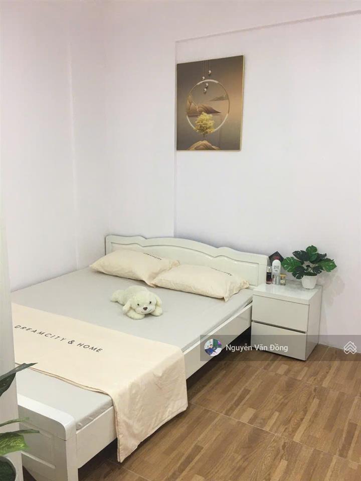 Green stars  chính chủ bán căn hộ 2 ngủ chuẩn như hình, tầng đẹp, sổ đỏ sẵn, tặng lại full đồ đẹp