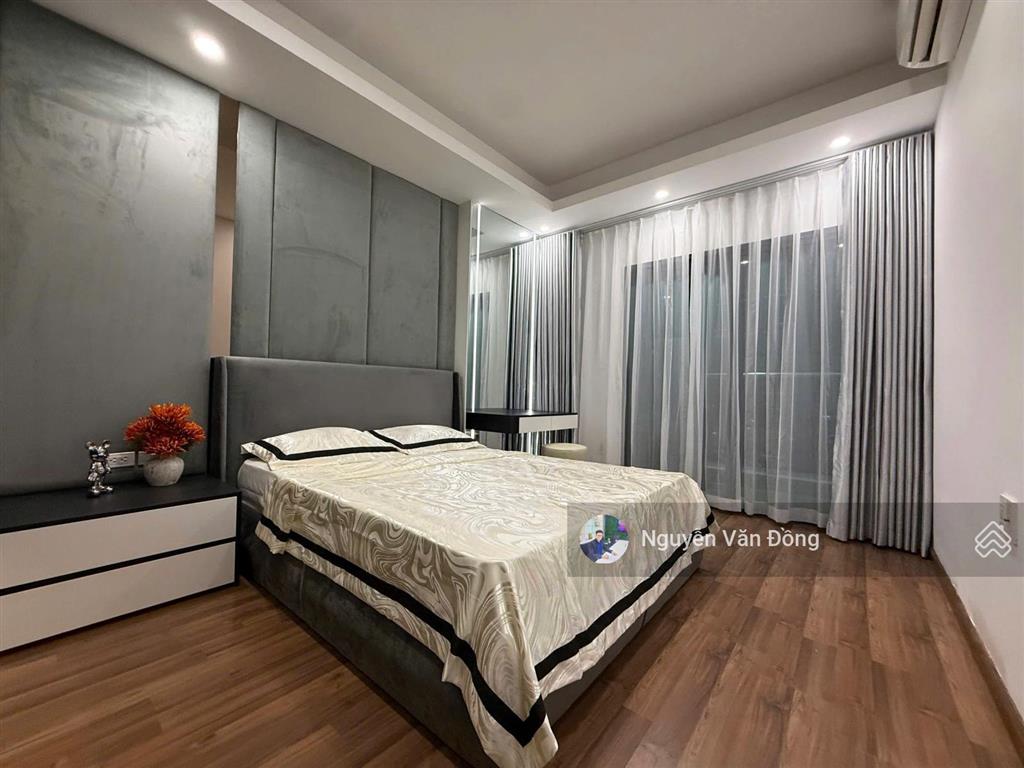 Hai bác gửi bán căn hộ cao cấp vinhomes metropolis với mức giá cực tốt, nội thất full, sổ đỏ sẵn