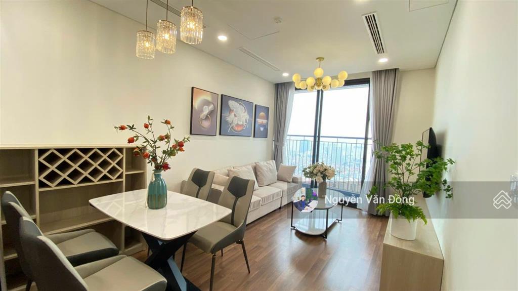 Gia đình cần bán căn hộ cao cấp sky park tầng đẹp, nội thất đầy đủ, sổ đỏ chính chủ sẵn giao dịch
