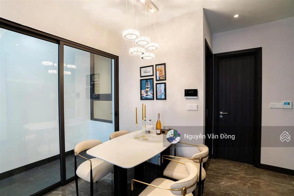 Bán căn hộ cao cấp view hồ the gloria số 8 nguyên hồng, tặng full đồ nội thất cao cấp, sổ đỏ sẵn