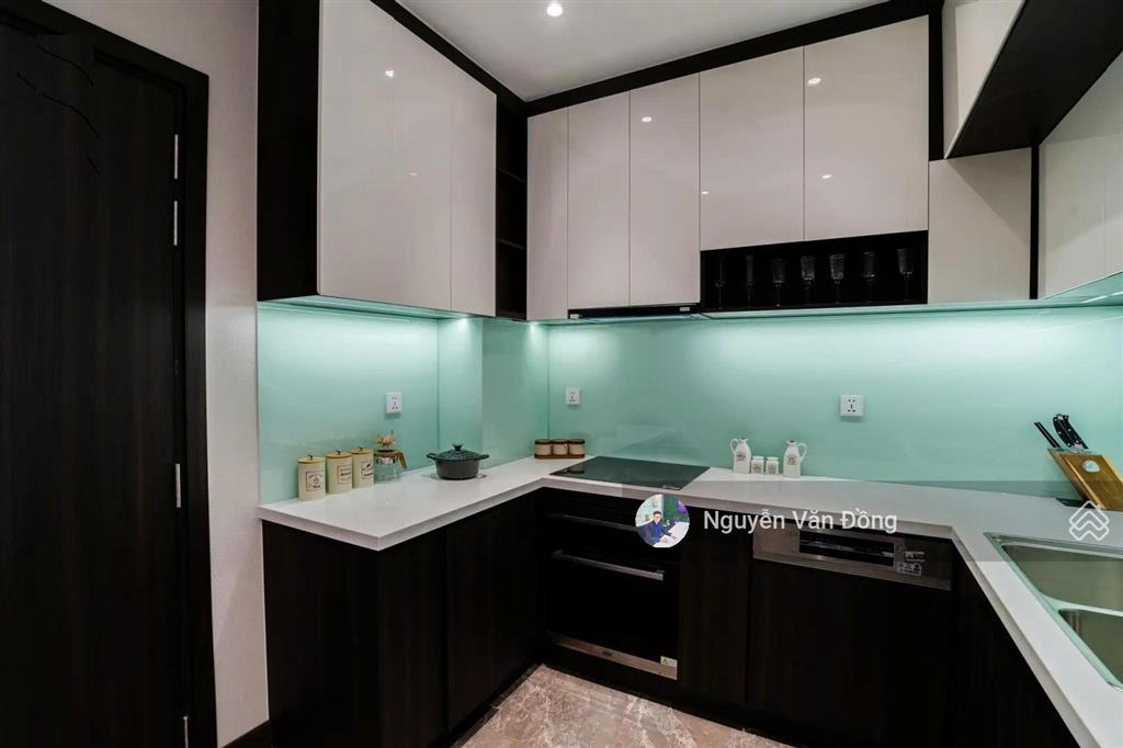 Bán căn hộ cao cấp view hồ the gloria số 8 nguyên hồng, tặng full đồ nội thất cao cấp, sổ đỏ sẵn