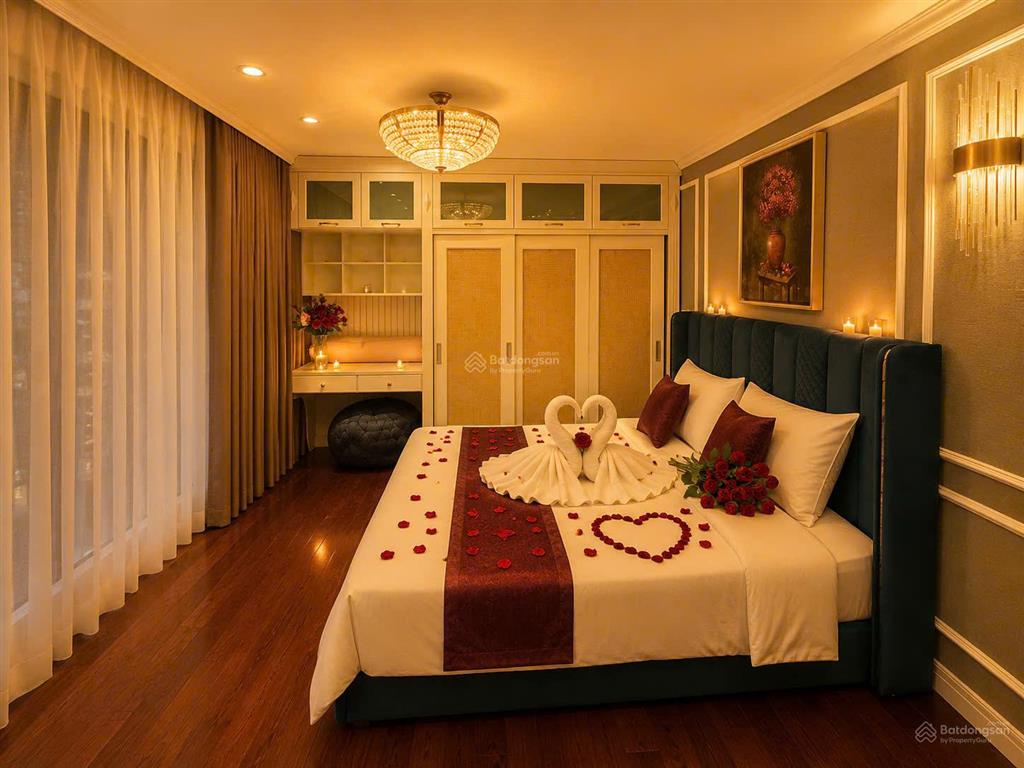 Giá cực tốt  bán căn hộ view hồ tầng đẹp cực hiếm, sổ đỏ sẵn giao dịch, nội thất sang trọng