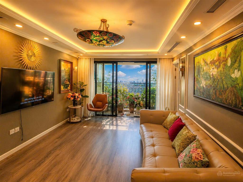 Giá cực tốt  bán căn hộ view hồ tầng đẹp cực hiếm, sổ đỏ sẵn giao dịch, nội thất sang trọng