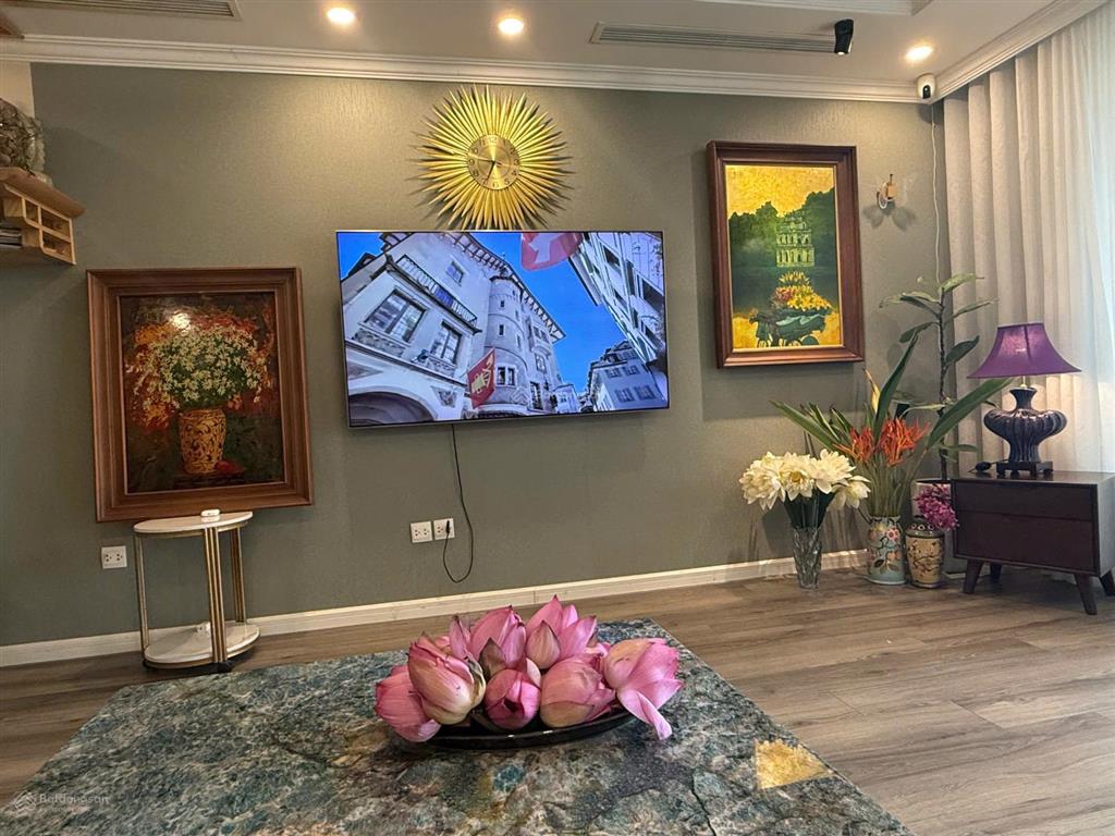 Giá cực tốt  bán căn hộ view hồ tầng đẹp cực hiếm, sổ đỏ sẵn giao dịch, nội thất sang trọng