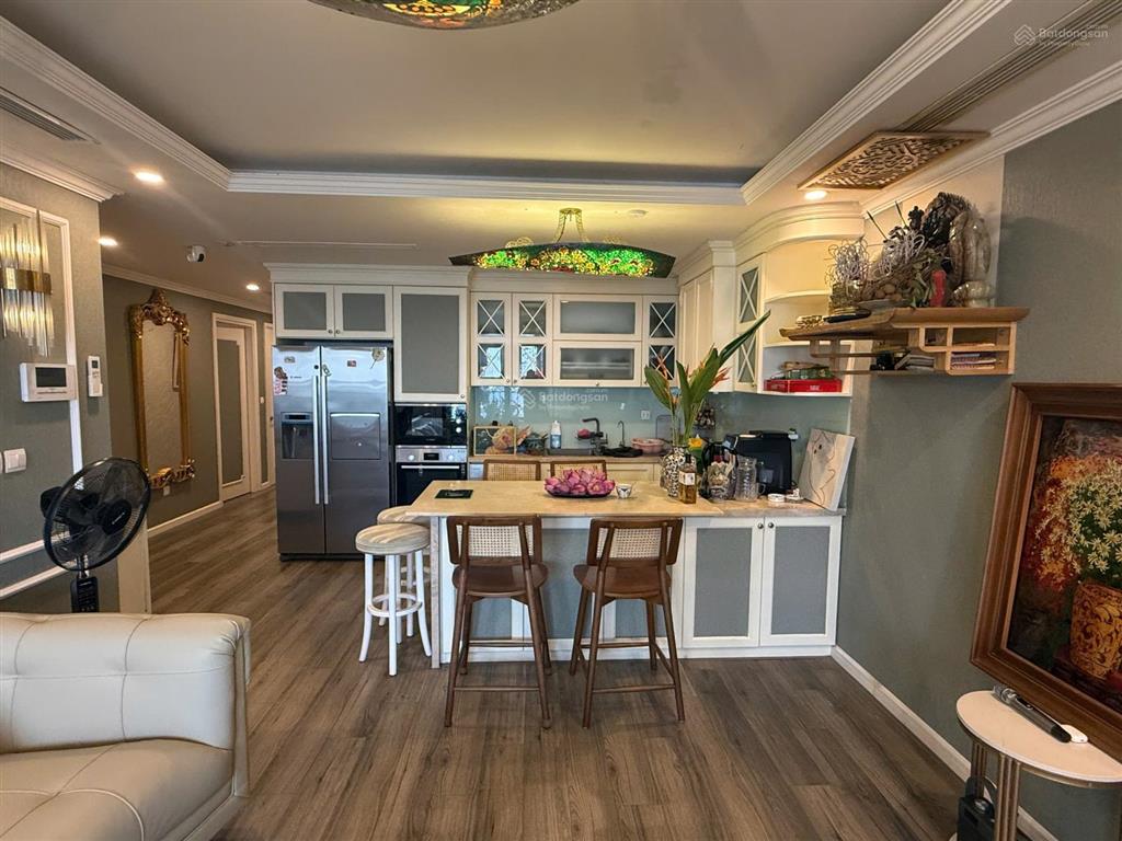 Giá cực tốt  bán căn hộ view hồ tầng đẹp cực hiếm, sổ đỏ sẵn giao dịch, nội thất sang trọng