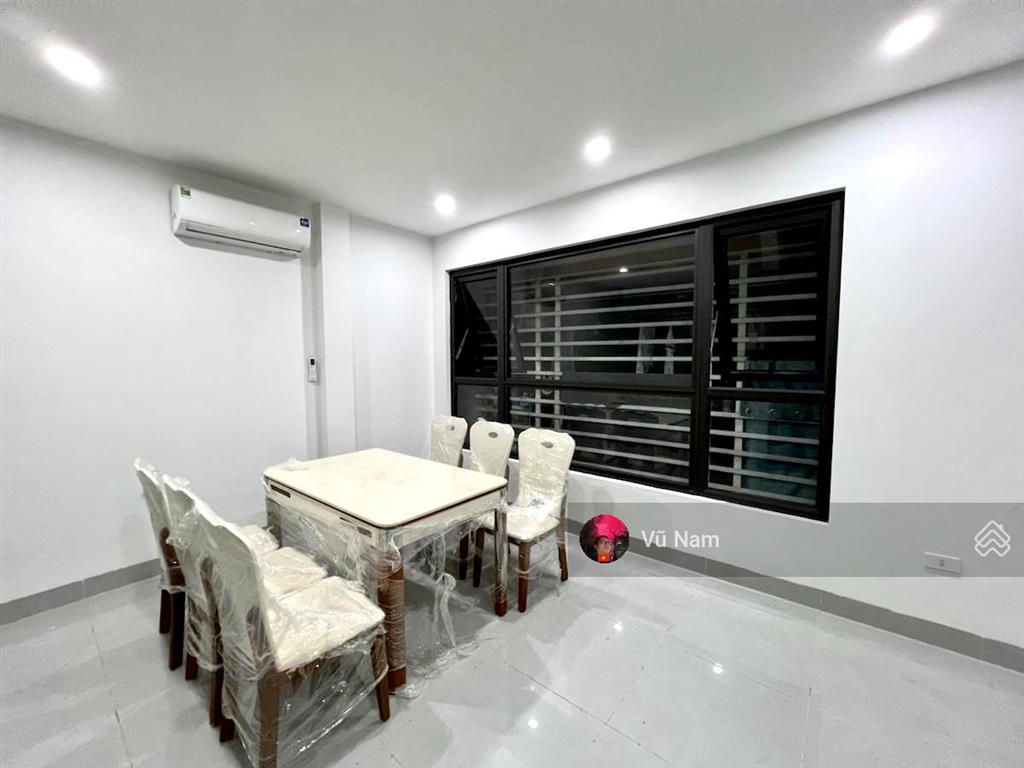 Siêu hiếm, nhà hoàng cầu, hàng xóm tân hoàng minh, ba gác đỗ cửa, 2 thoáng, 44m2 x 5t giá 7.9 tỷ
