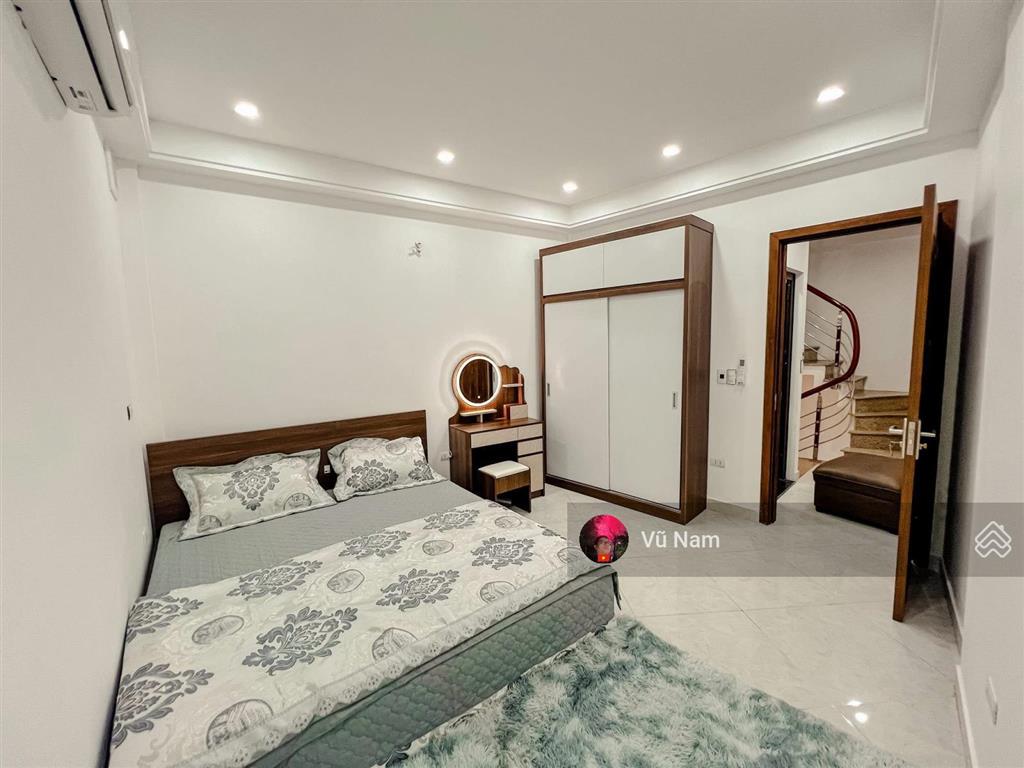  bán nhà quốc tử giám, ba gác tránh , 20m ra oto tránh, ngõ thông kd, 2 thoáng, 39m2 giá  9.2 tỷ