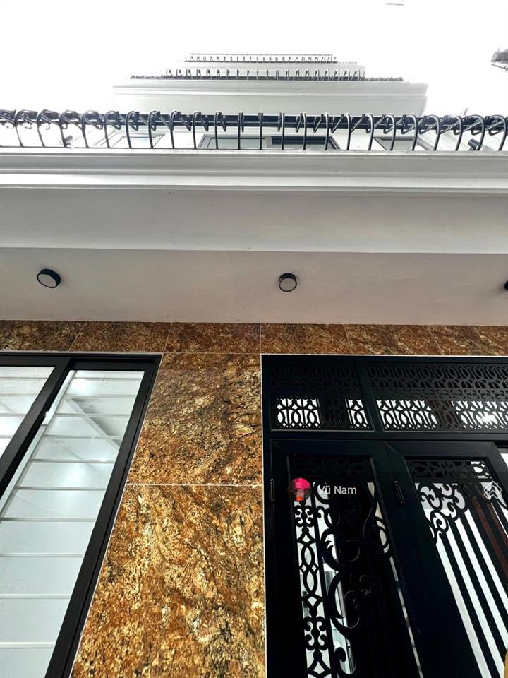 Bán nhà tây sơn, mới đẹp, dân xây, 2 thoáng, thang máy , 30 m ra oto 30m x 6 t, mt 5 m giá 10.6 tỷ