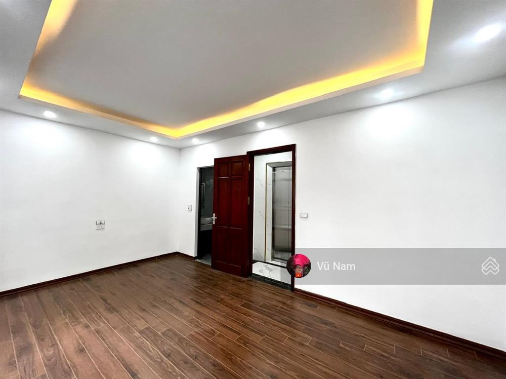 Bán nhà tây sơn, mới đẹp, dân xây, 2 thoáng, thang máy , 30 m ra oto 30m x 6 t, mt 5 m giá 10.6 tỷ