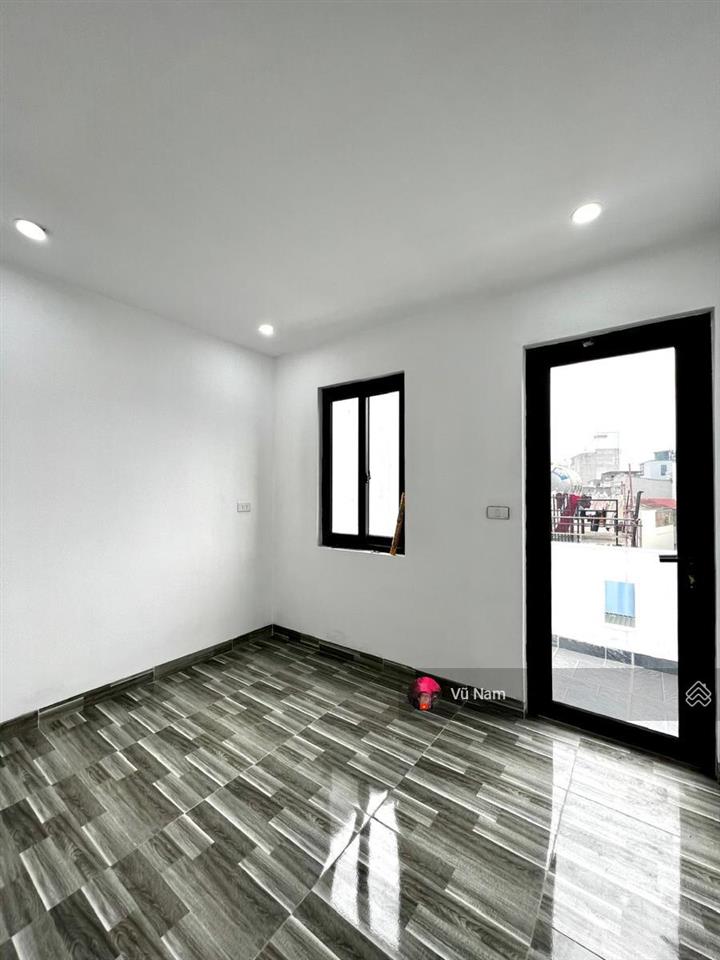 Bán nhà tây sơn, mới đẹp, dân xây, 2 thoáng, thang máy , 30 m ra oto 30m x 6 t, mt 5 m giá 10.6 tỷ