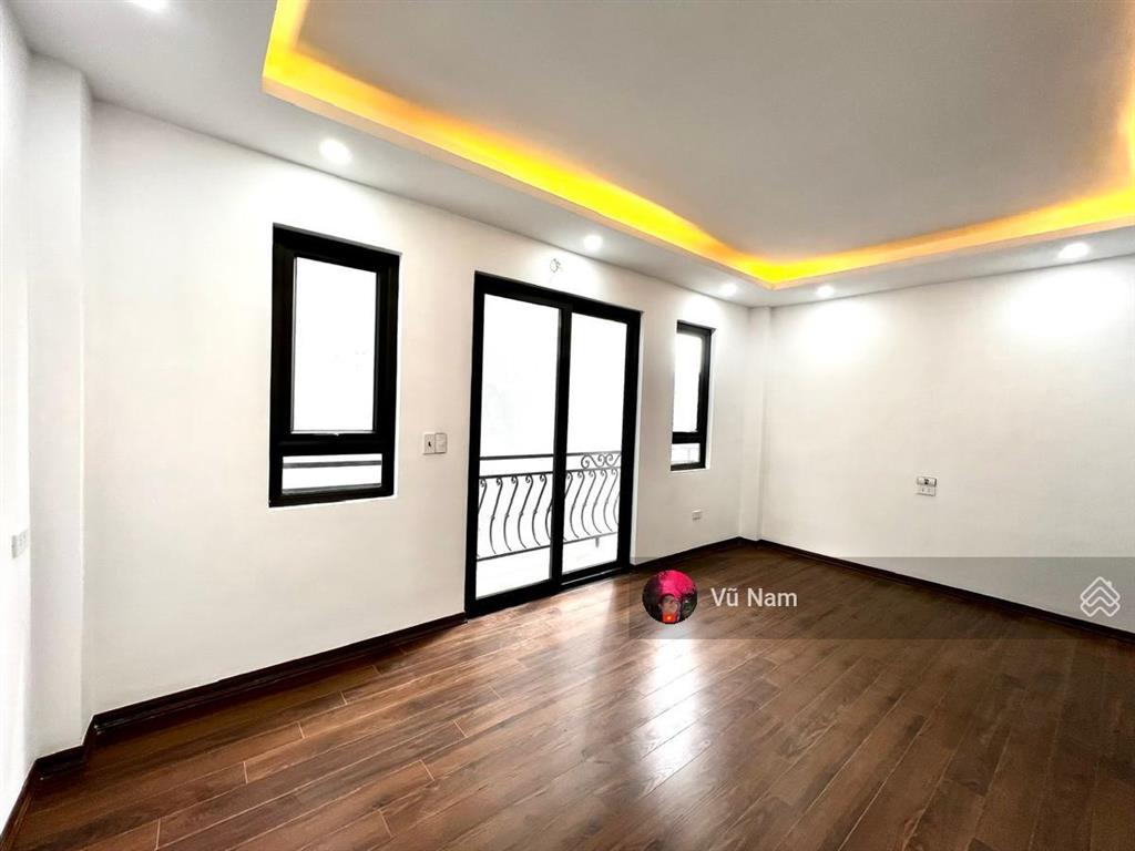 Bán nhà tây sơn, mới đẹp, dân xây, 2 thoáng, thang máy , 30 m ra oto 30m x 6 t, mt 5 m giá 10.6 tỷ