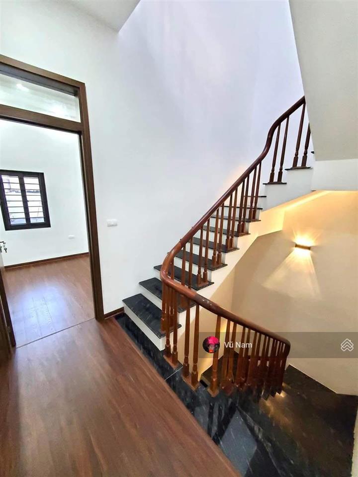  bán nhà đẹp yên lãng, 30m ra oto, ngõ ba gác thông kd, dân xây 36m2 x4t mt rộng giá  10 tỷ