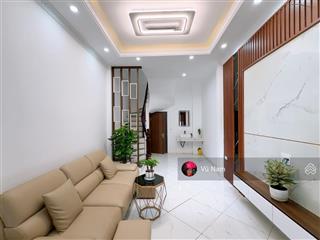 Bán nhà mới kinh koong  tặng full nội thất  dân xây  30 m ra oto dt 33m x 6tầng , mt đẹp