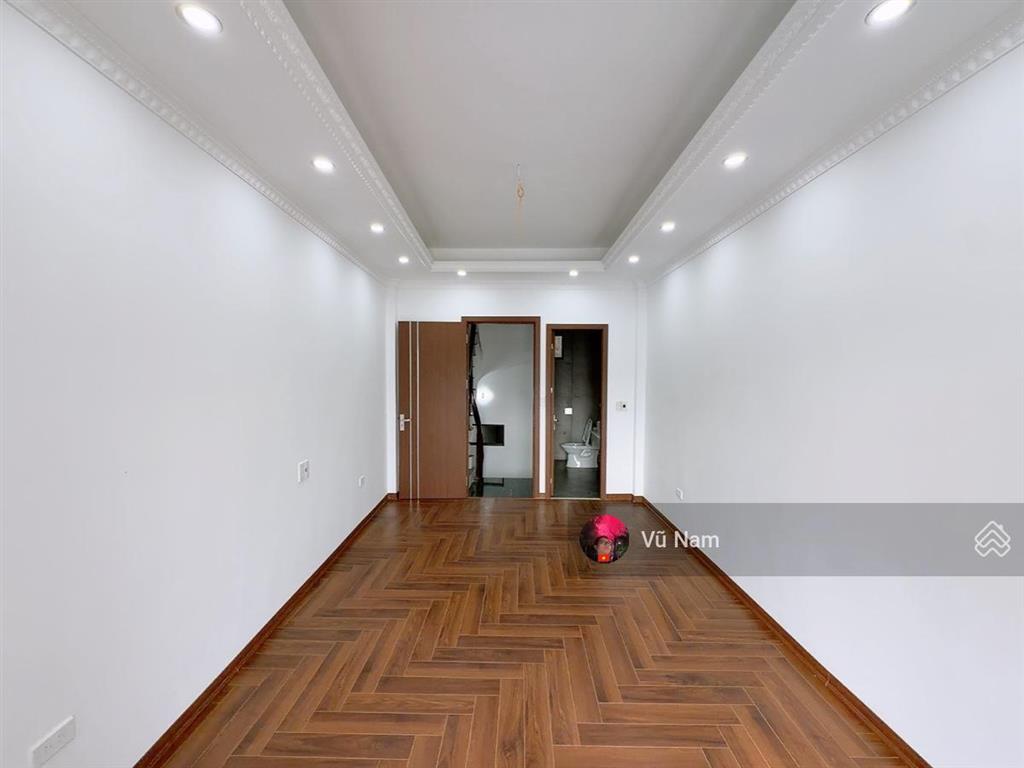 Bán nhà mới kinh koong  tặng full nội thất  dân xây  30 m ra oto dt 33m x 6 tầng, mt đẹp