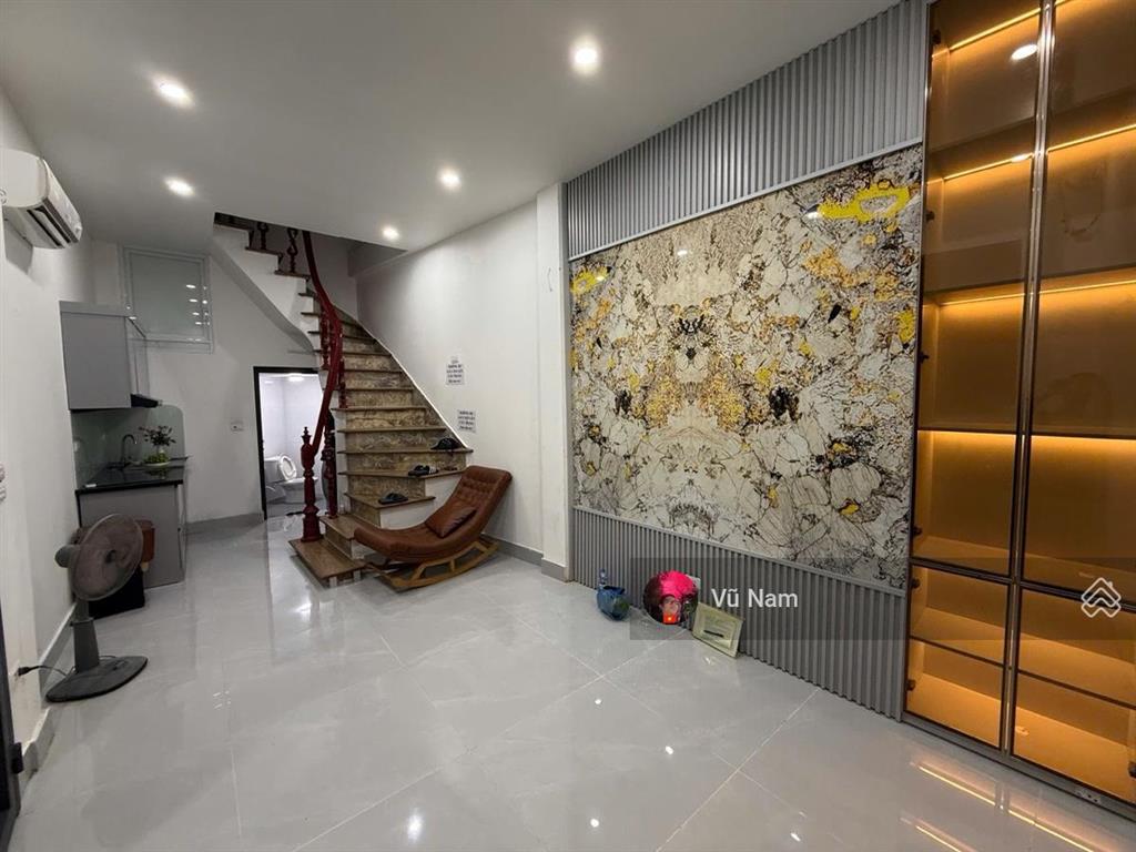 Bán nhà la thành, ngõ rộng, thoáng sáng, có nhiều phòng, doanh thu, 17 tr/tháng, giá 8 tỷ tl